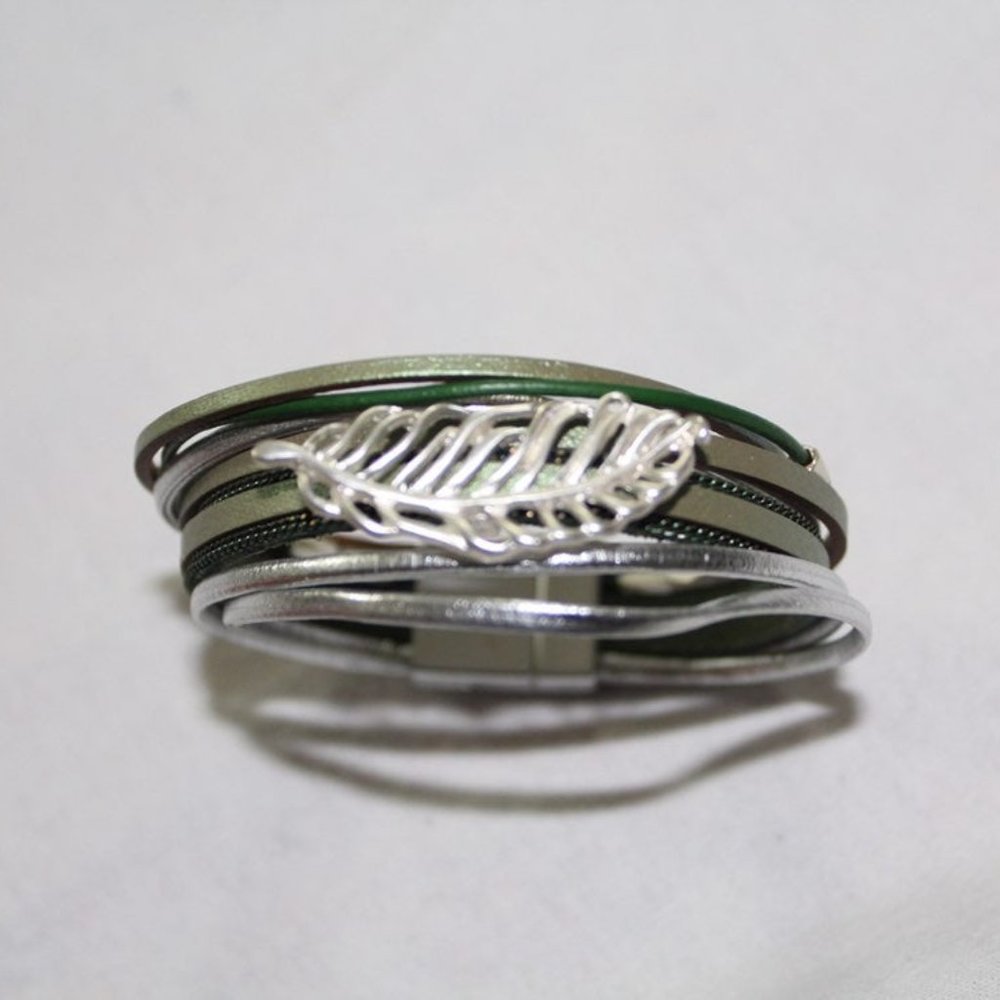 Bohemian leather clasp feather bracelet